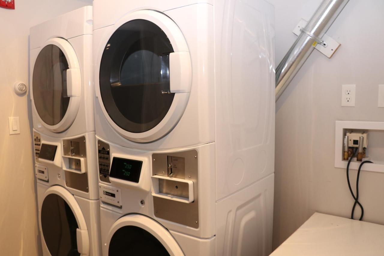 A Stylish Stay W/ A Queen Bed, Heated Floors.. #14 ブルックライン エクステリア 写真